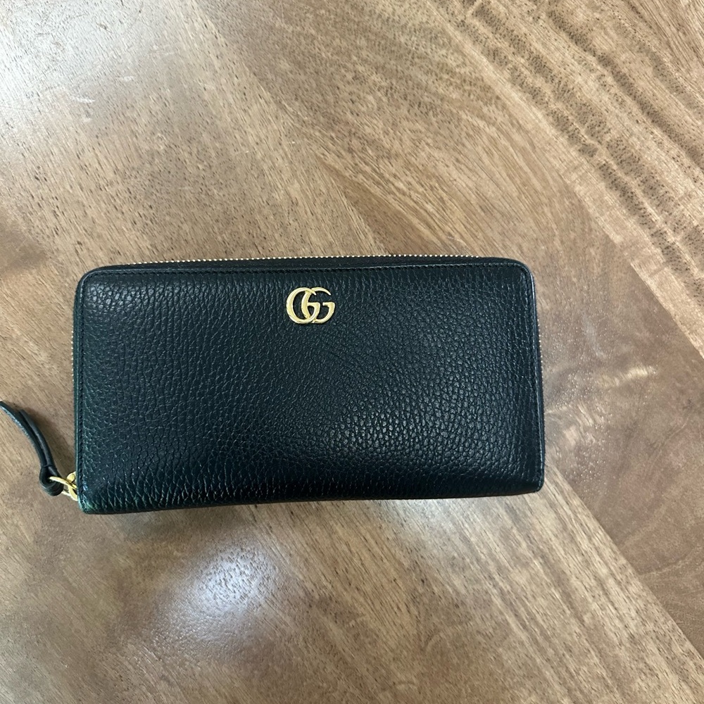GG Marmont Zip around wallet